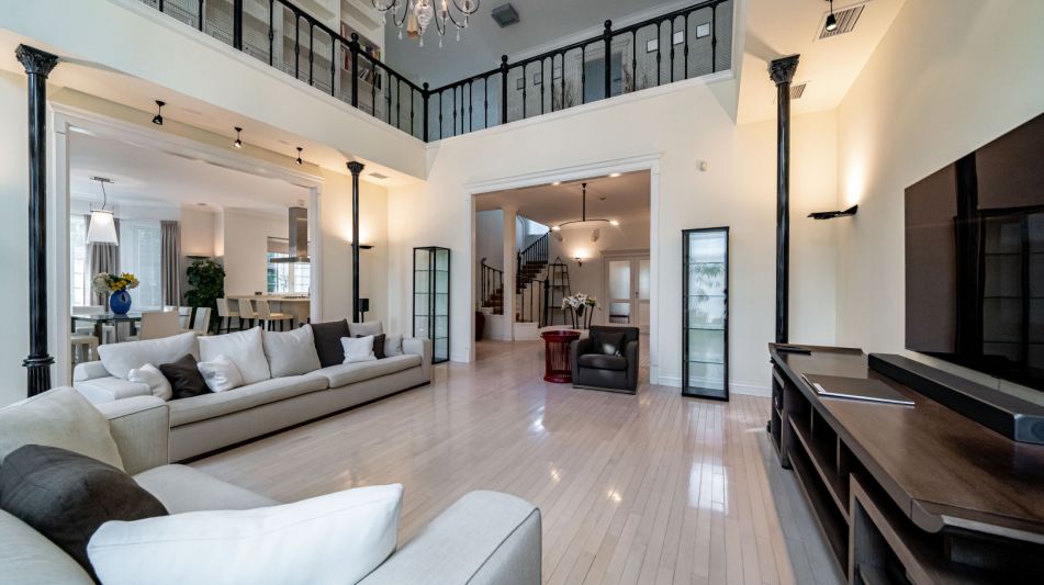 Дом на лесном участке в Николино