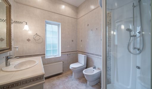 Дом на лесном участке в Николино