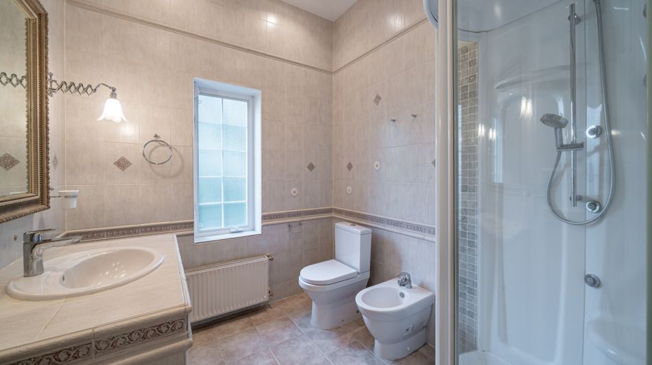 Дом на лесном участке в Николино