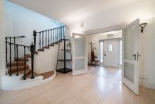 Дом на лесном участке в Николино