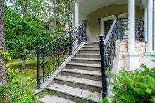 Дом на лесном участке в Николино