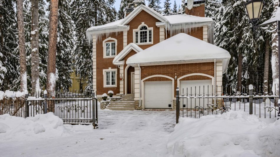 Дом на лесном участке в КП Шервуд