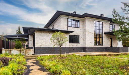 Стильный дом в КП Европа-1