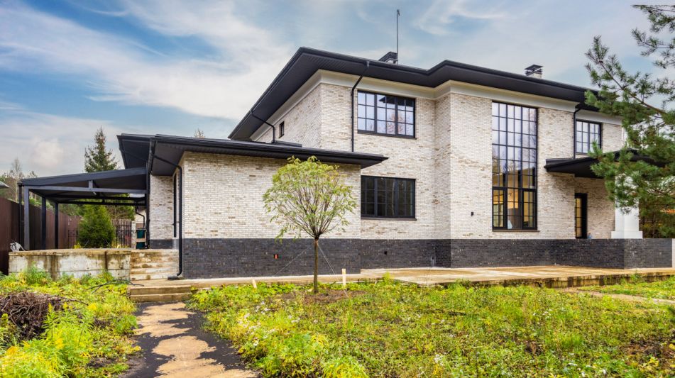 Стильный дом в КП Европа-1