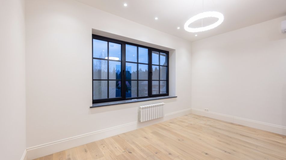 Стильный дом в КП Европа-1