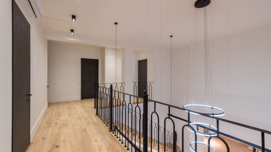 Стильный дом в КП Европа-1