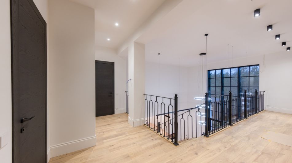 Стильный дом в КП Европа-1