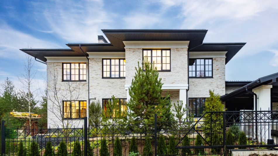 Стильный дом в КП Европа-1