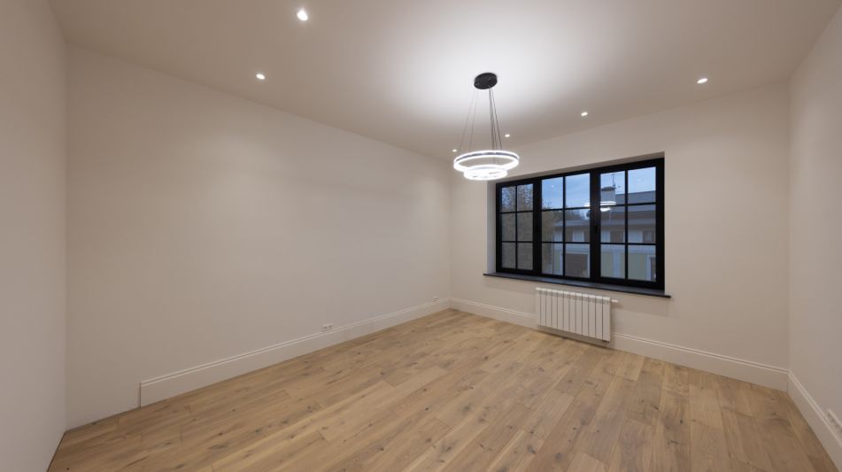 Стильный дом в КП Европа-1