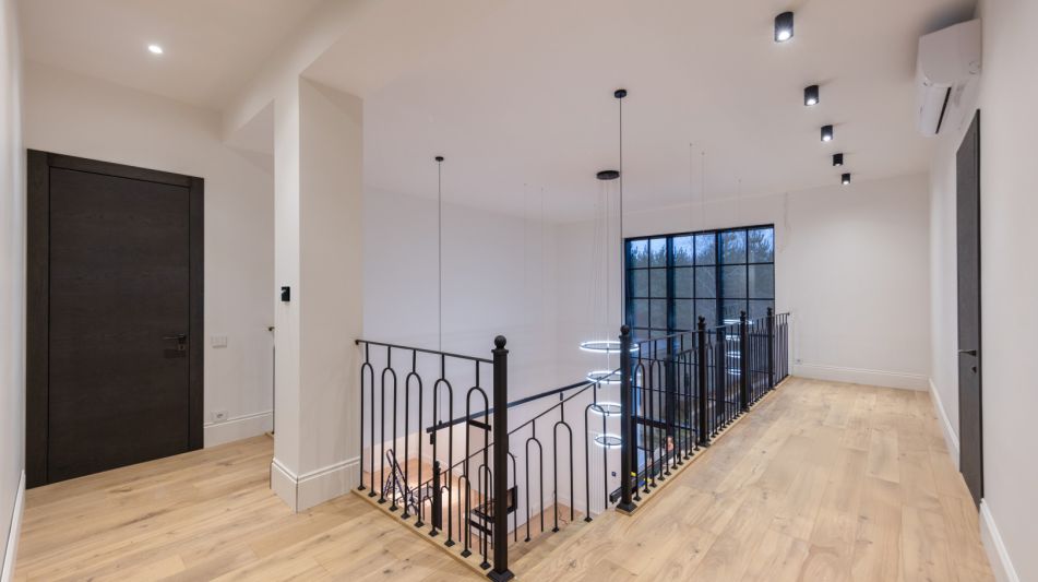 Стильный дом в КП Европа-1