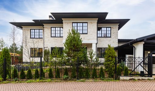 Стильный дом в КП Европа-1