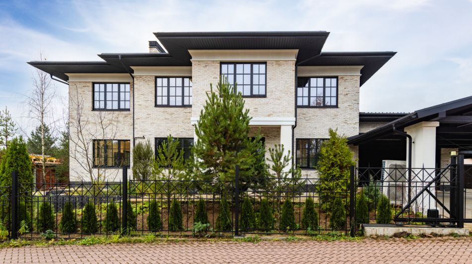 Стильный дом в КП Европа-1