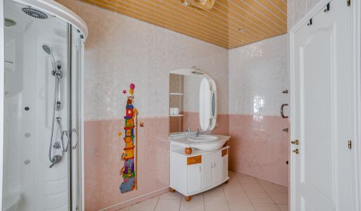 Дом на лесном участке в КП Шервуд