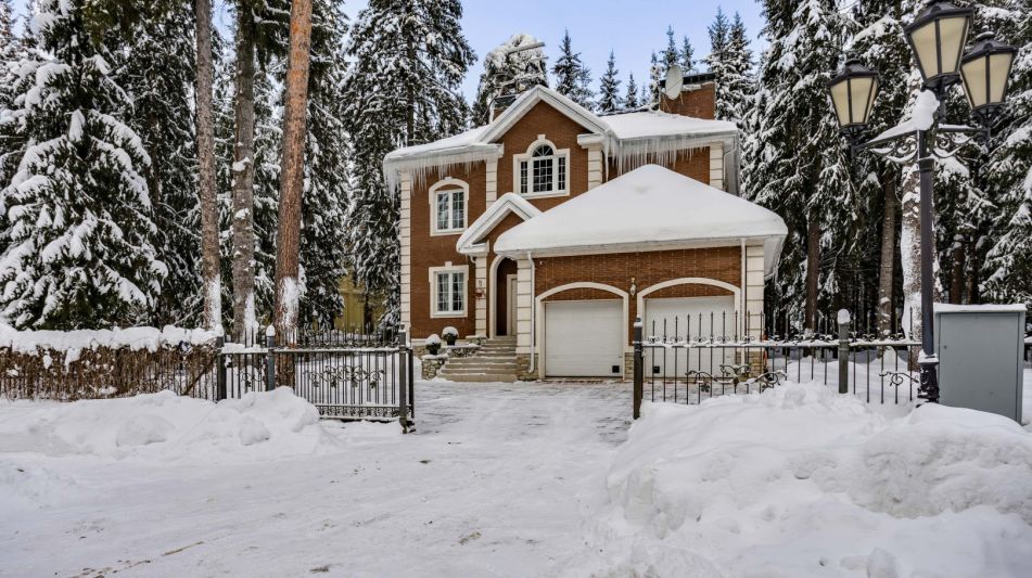 Дом на лесном участке в КП Шервуд