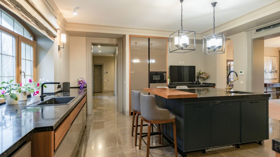 Дом с теннисным котом в СНТ Пламя