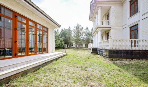 Дом под отделку в Ренессанс парке