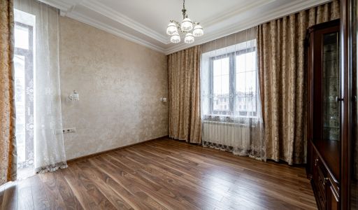 Классический дом в Папушево парке