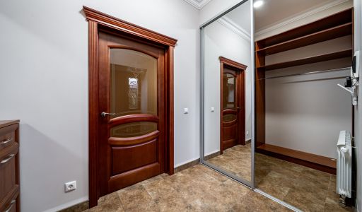 Классический дом в Папушево парке