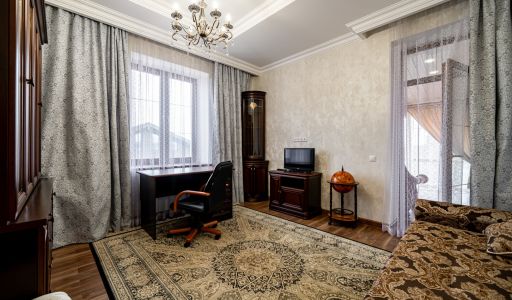 Классический дом в Папушево парке