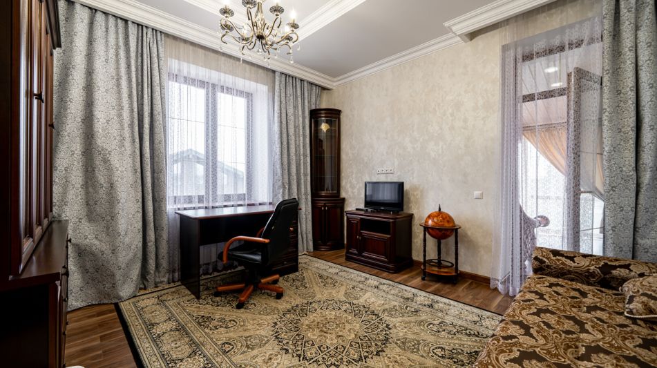 Классический дом в Папушево парке