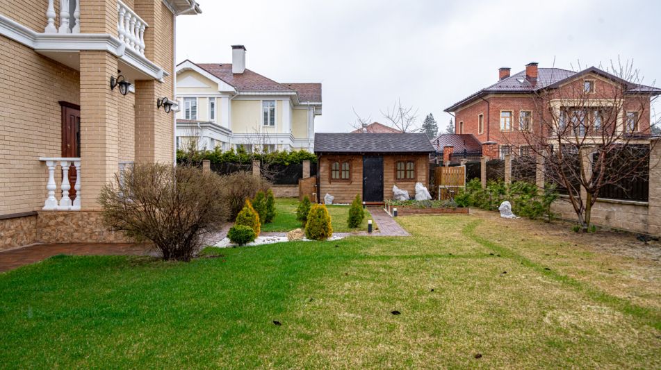 Классический дом в Папушево парке