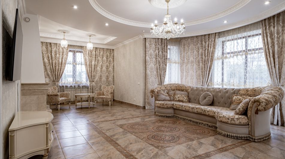 Классический дом в Папушево парке