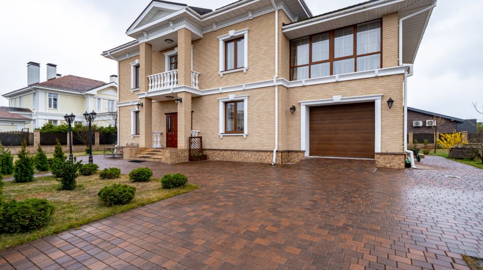 Классический дом в Папушево парке