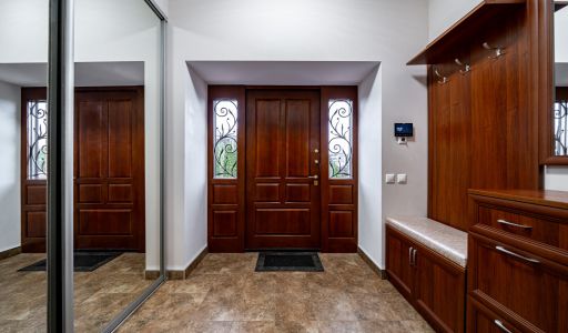 Классический дом в Папушево парке