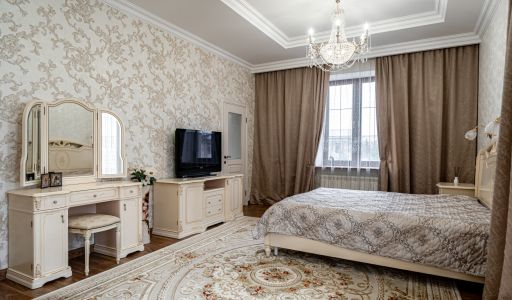 Классический дом в Папушево парке