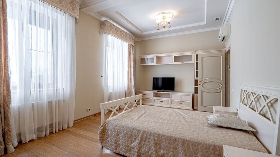 Классический дом в Славково