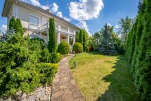 Классический дом в Славково