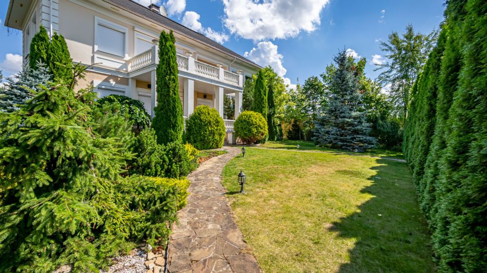 Классический дом в Славково