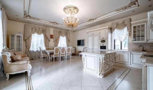 Классический дом в Славково