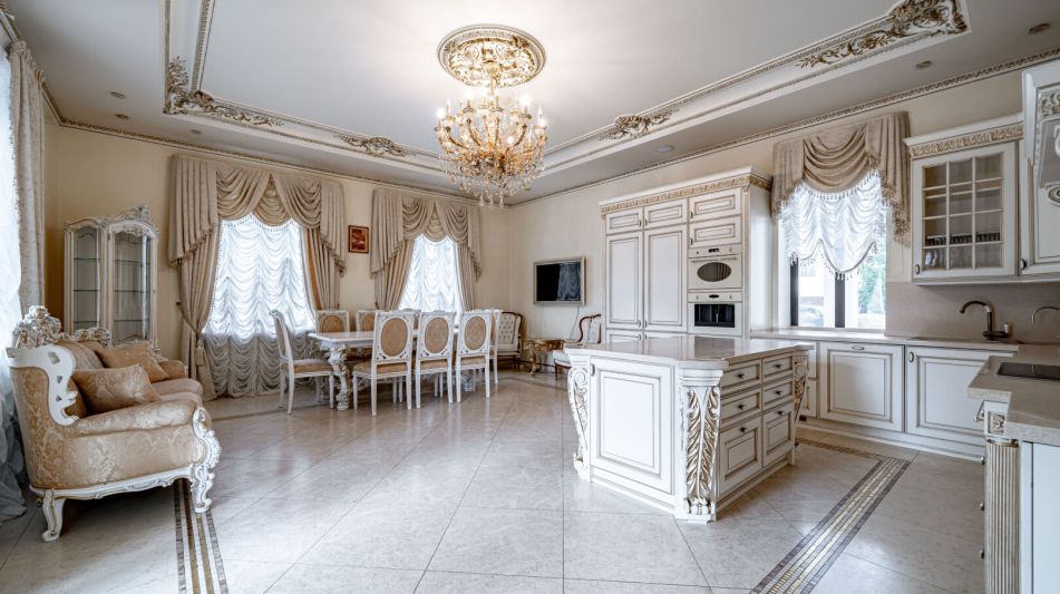 Классический дом в Славково