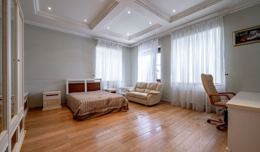 Классический дом в Славково