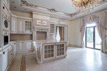 Классический дом в Славково