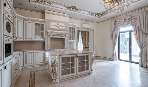 Классический дом в Славково