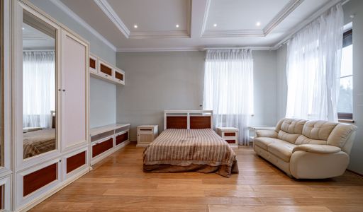 Классический дом в Славково