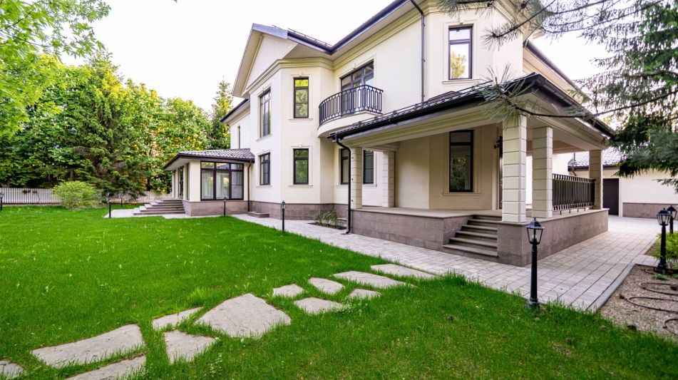 Классический дом в КП Бенилюкс