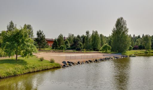 Дом с бассейном в Миллениум парке