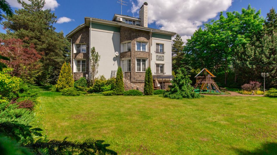 Дом с отделкой в КП Береста