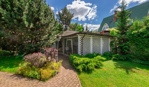 Дом с отделкой в КП Береста