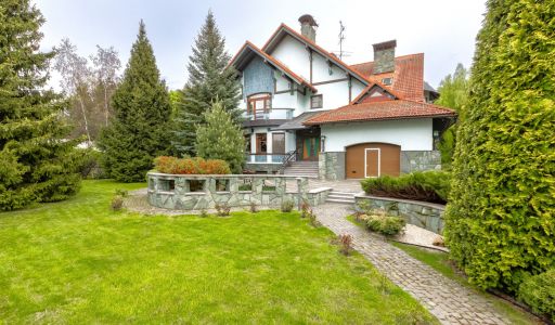 Авторская резиденция у леса