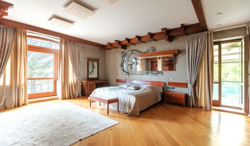 Авторская резиденция у леса