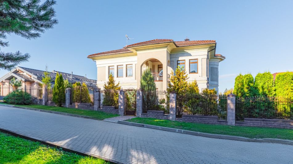 Дом под ключ с бассейном Адмирал