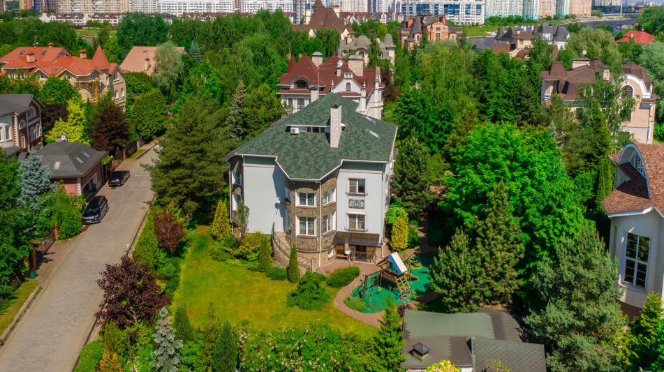 Дом с отделкой в КП Береста