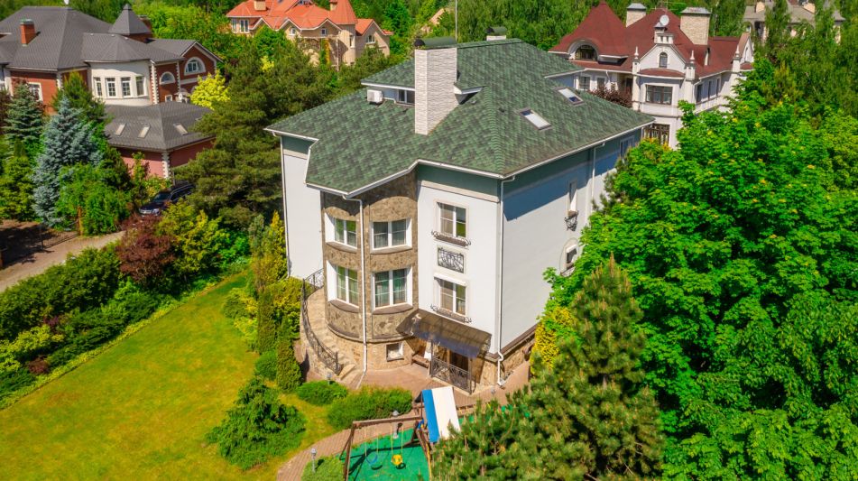 Дом с отделкой в КП Береста