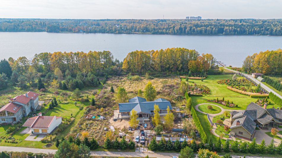 Дом с видом на воду в КП Пчелка