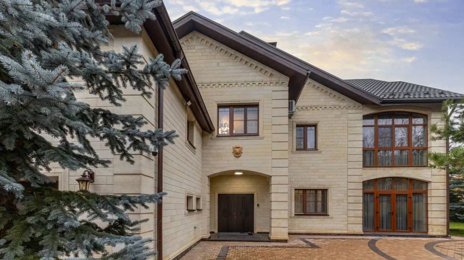 Дом с бассейном в ТСН Успенское