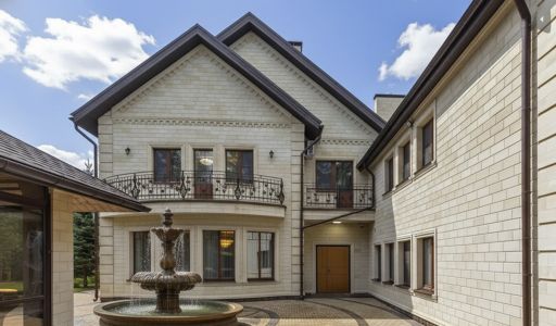 Дом с бассейном в ТСН Успенское